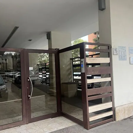 Апартаменты Loft Eur Free Parking