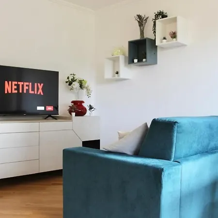 Апартаменты Loft Eur Free Parking *